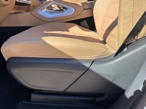 New 2026 Mercedes-Benz GLS 580 4MATIC image 11