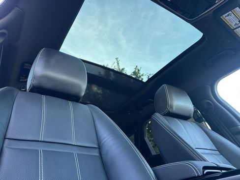 Used 2023 Land Rover Range Rover Velar R-Dynamic S image 21