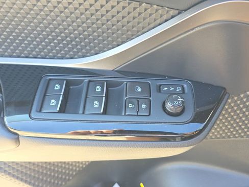 Used 2019 Toyota C-HR XLE image 6