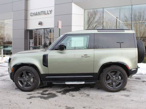 Used 2023 Land Rover Defender 90 X-Dynamic SE image 6