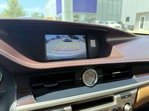Used 2016 Lexus ES 350 w/ Luxury Package w/Wood Trim FWD image 22