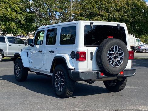 Used 2024 Jeep Wrangler Sahara image 4