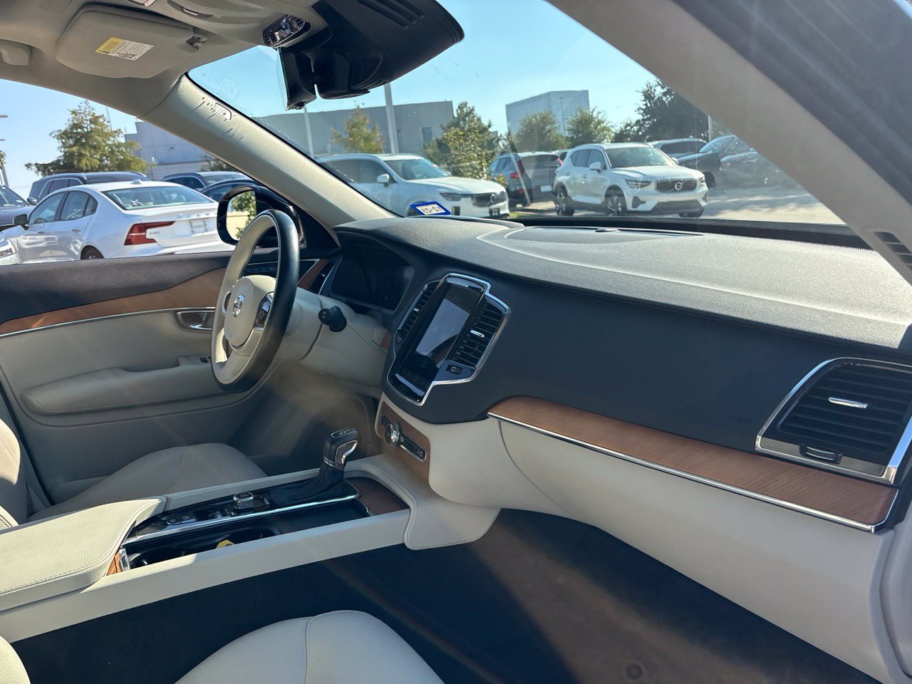 Used 2021 Volvo XC90 T6 Momentum w/ Advanced Package AWD/4WD image 14