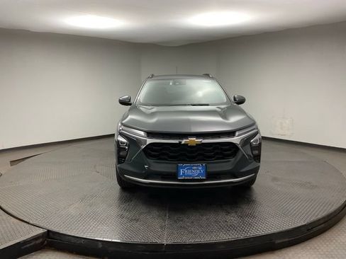 New 2026 Chevrolet Trax LT w/ LT Convenience Package FWD image 2