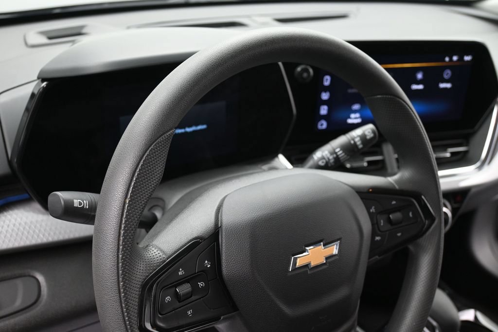 Used 2025 Chevrolet Trax LT FWD image 16