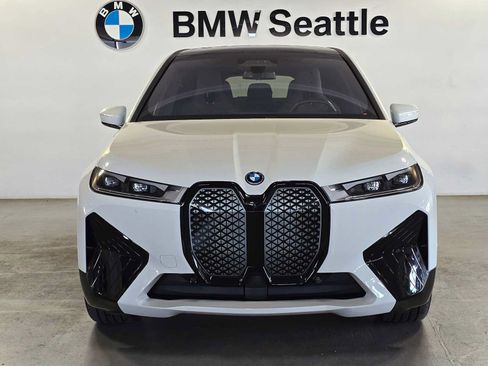 Used 2024 BMW iX xDrive50 w/ Premium Package AWD/4WD image 6