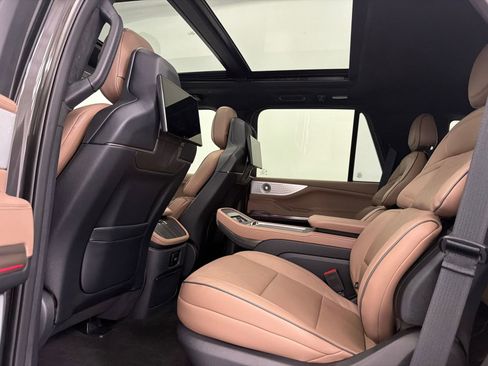 New 2025 Lincoln Navigator Black Label AWD/4WD image 24