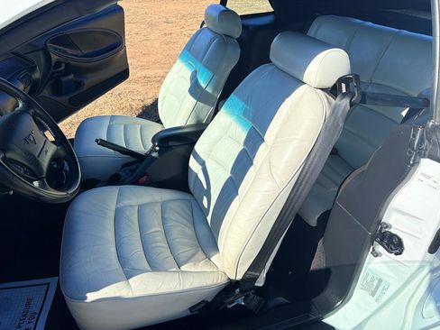 Used 1998 Ford Mustang 2dr Convertible V6 image 32