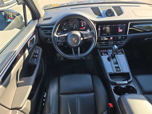 Certified 2024 Porsche Macan image 21