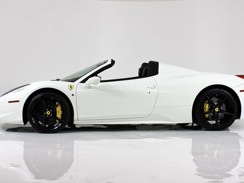 Used 2015 Ferrari 458 Spider RWD image 4