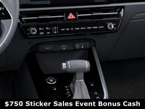 New 2025 Kia Niro EX image 24