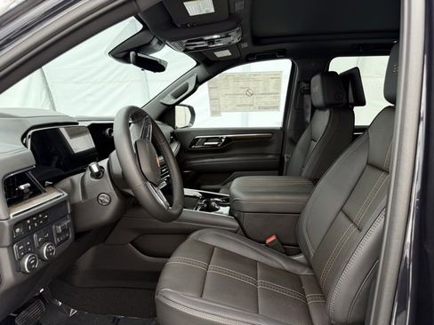 New 2025 Chevrolet Suburban High Country image 14