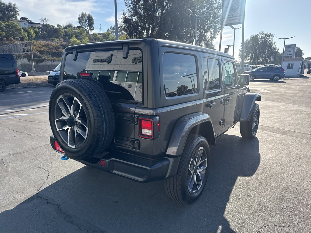 Used 2024 Jeep Wrangler Unlimited w/ Convenience Group AWD/4WD image 8