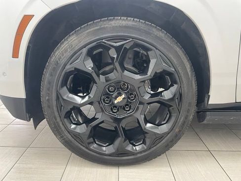 Used 2025 Chevrolet Tahoe High Country AWD/4WD image 7