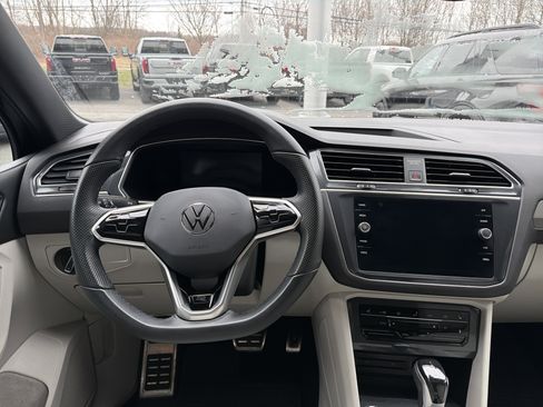 Used 2023 Volkswagen Tiguan SE R-Line image 12