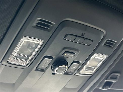 Used 2022 Chevrolet Suburban Premier image 27