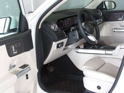 Used 2026 Mercedes-Benz GLB 250 4MATIC image 8