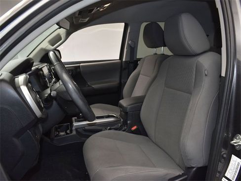 Used 2020 Toyota Tacoma SR5 image 9