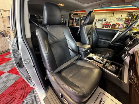 Used 2022 Toyota 4Runner Limited AWD/4WD image 9