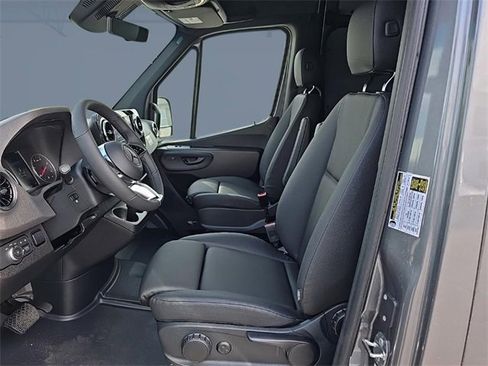 Used 2025 Mercedes-Benz Sprinter 2500 image 7