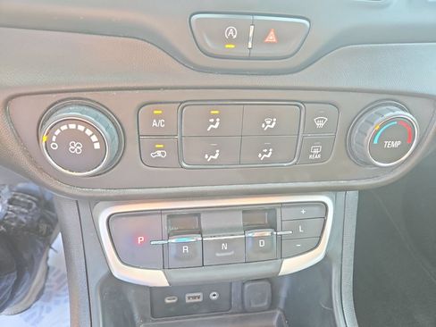 Used 2024 GMC Terrain SLE AWD/4WD image 27