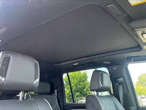 Used 2025 Cadillac Escalade ESV Premium Luxury AWD/4WD image 21
