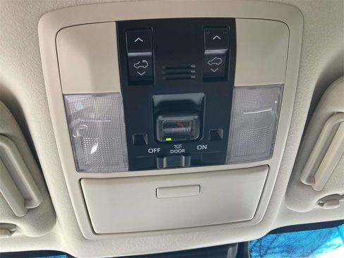 Used 2023 Lexus GX 460 Premium w/ Premium Package image 18