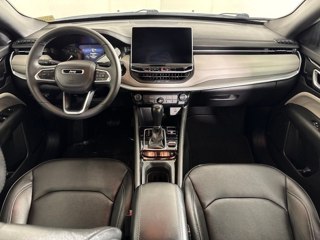 Used 2025 Jeep Compass Limited AWD/4WD image 13