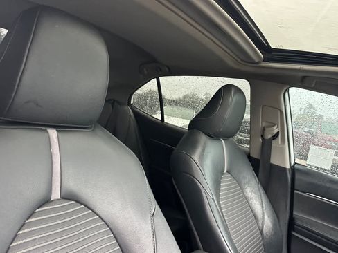 Used 2019 Toyota Camry SE image 17