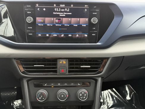 Certified 2022 Volkswagen Taos SE FWD image 20