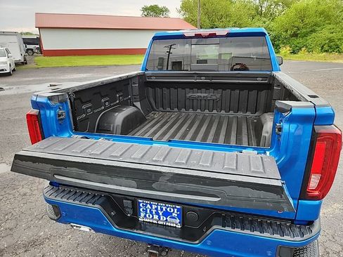 Used 2023 GMC Sierra 1500 AT4 w/ Technology Package AWD/4WD image 7