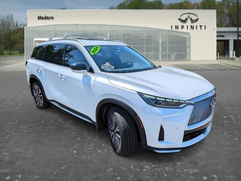 Certified 2026 INFINITI QX60 Luxe w/ Family Package AWD/4WD image 2