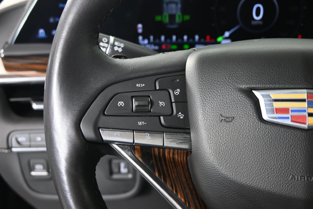 Used 2024 Cadillac Escalade ESV Luxury w/ LPO, Floor Liner Package AWD/4WD image 40