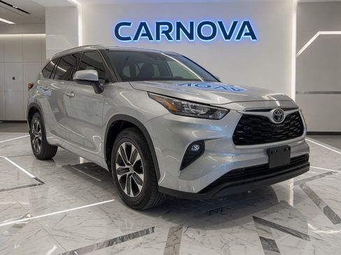 Used 2020 Toyota Highlander XLE FWD image 1