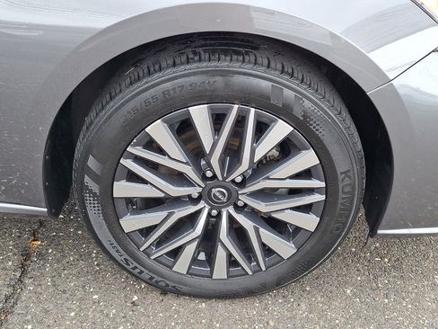 Used 2025 Nissan Altima 2.5 SV FWD image 9