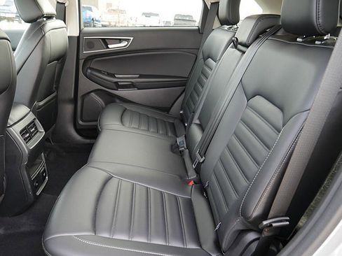 Used 2024 Ford Edge SEL w/ Convenience Package image 16
