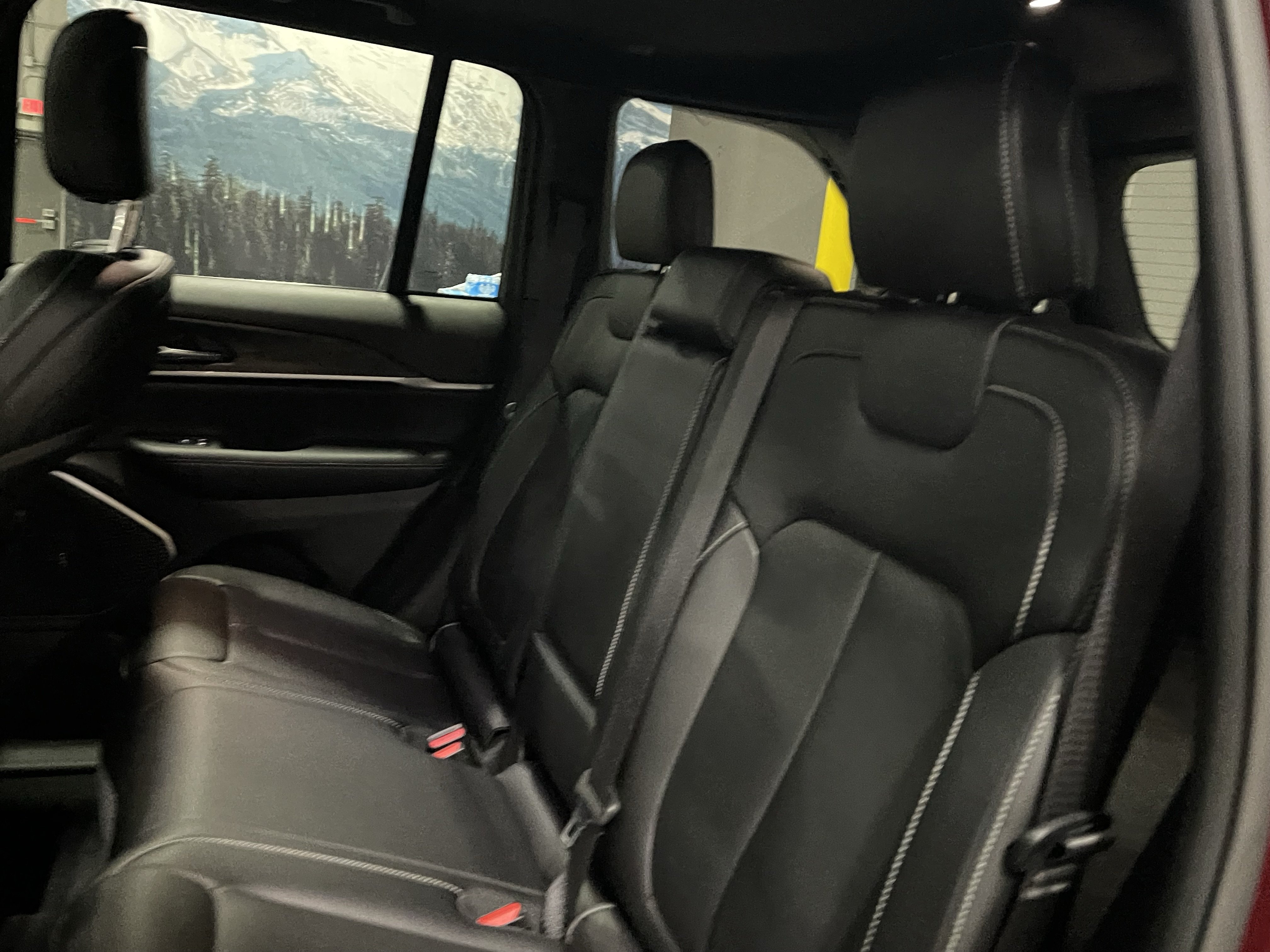 Certified 2024 Jeep Grand Cherokee Limited w/ Black Appearance Package AWD/4WD image 15