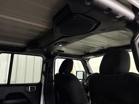 Used 2019 Jeep Wrangler Unlimited Sahara w/ Uconnect 4C Nav & Sound Group AWD/4WD image 26