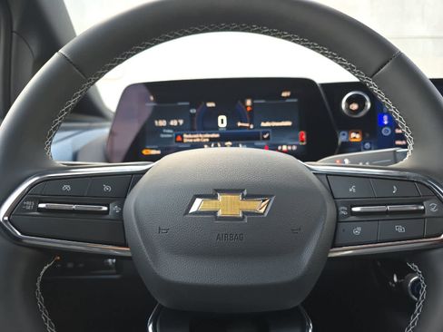 New 2026 Chevrolet Equinox EV LT image 23