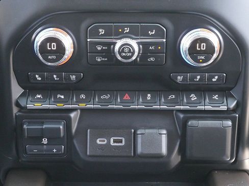 Used 2021 GMC Sierra 1500 Denali w/ Denali Ultimate Package AWD/4WD image 23