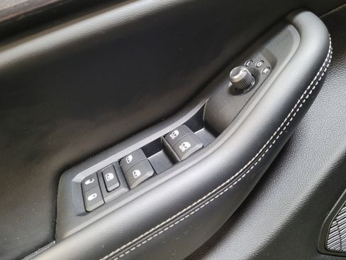 Used 2023 Jeep Grand Cherokee Laredo RWD image 27