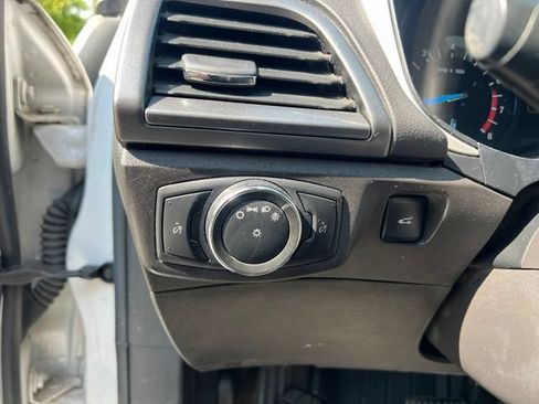 Used 2015 Ford Fusion SE FWD image 18