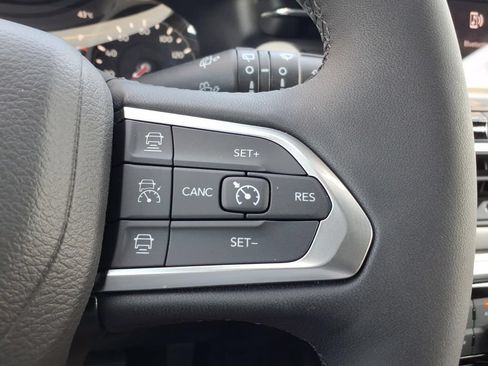 Used 2025 Jeep Compass Limited AWD/4WD image 32