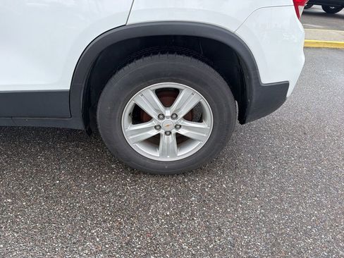 Used 2017 Chevrolet Trax LT w/ LT Convenience Package image 8