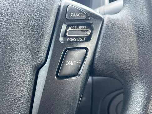 Used 2022 Nissan Frontier SV w/ SV Premium Package AWD/4WD image 12