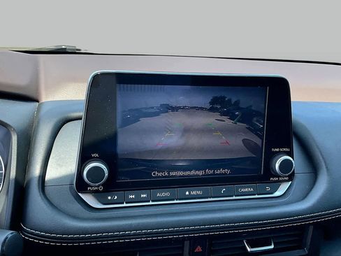 Used 2023 Nissan Rogue S FWD image 25