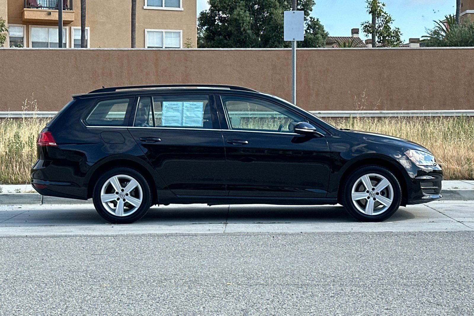 Used 2015 Volkswagen Golf TDI S FWD image 3