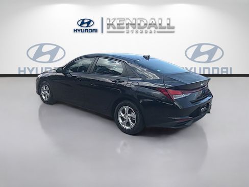 Used 2021 Hyundai Elantra SE FWD image 4
