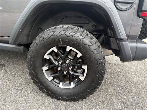 Certified 2025 Jeep Wrangler Unlimited Rubicon w/ Convenience Group AWD/4WD image 10
