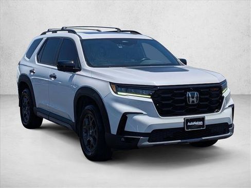Used 2023 Honda Pilot TrailSport image 3